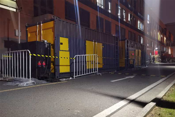 米林柴油发电机组的输出电压是如何调节的？