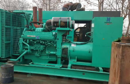 米林发电机组如何判断水冷式机油散热器内部是否需要清洗？