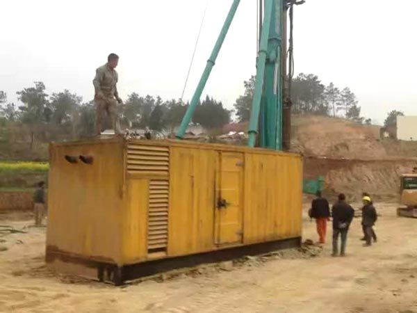 米林如何判断水冷式机油散热器密封件是否需要更换？